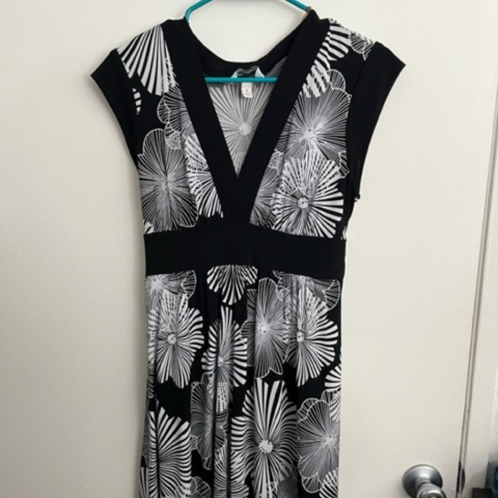 Black & White Floral Pattern Dress - Large